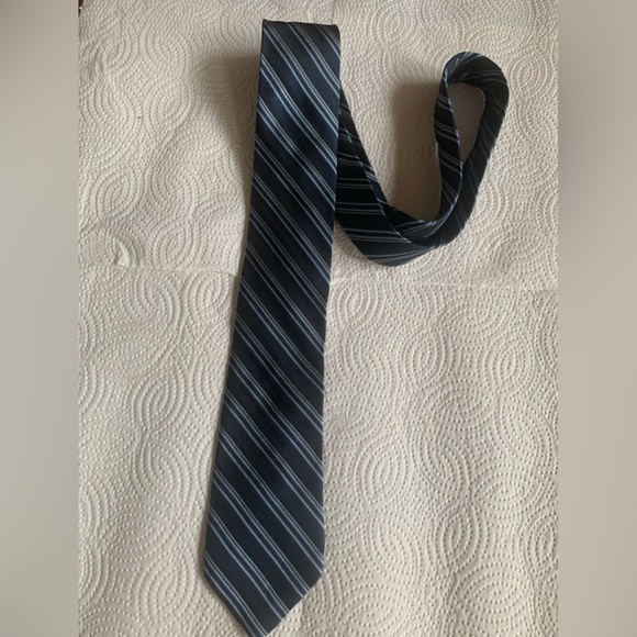 Calvin Klein Silk Necktie - Picture 4 of 4